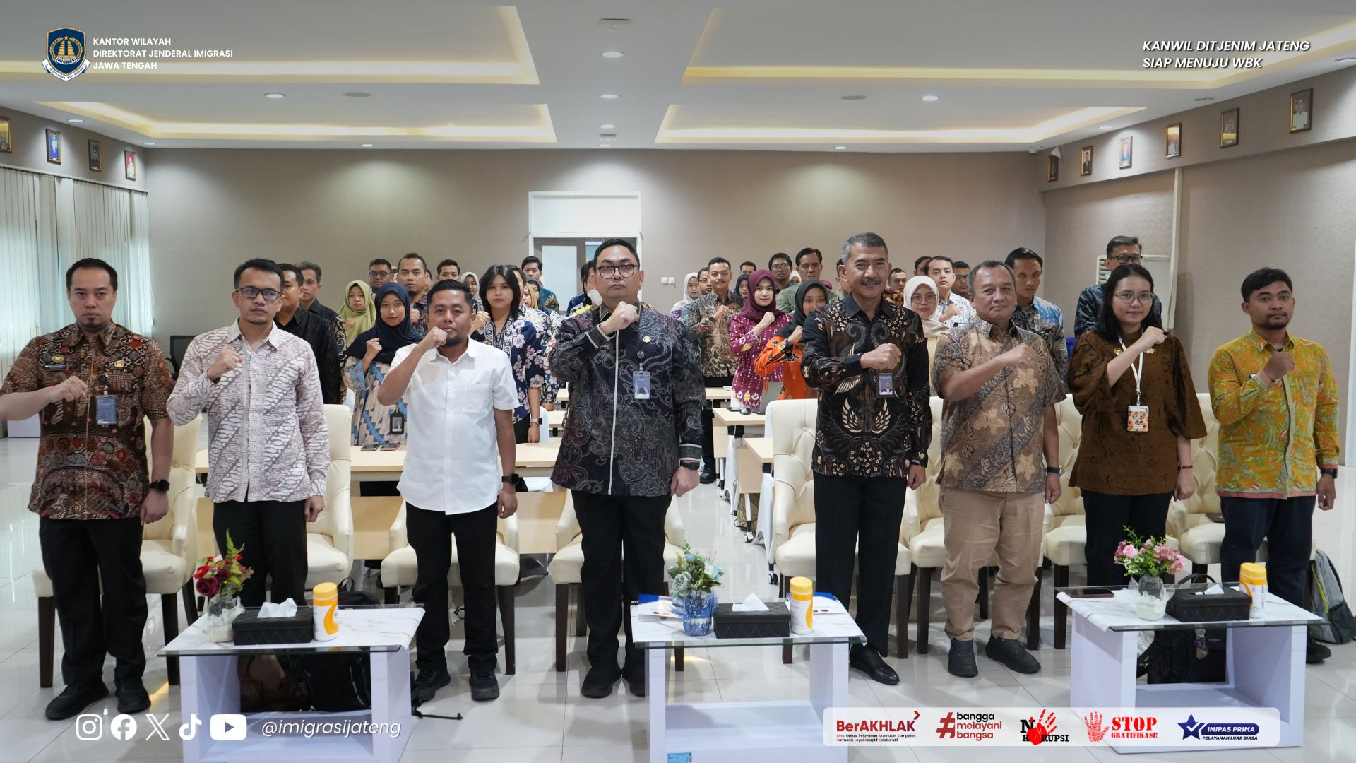 GAMBAR DI WEBSITE Presentation 13
