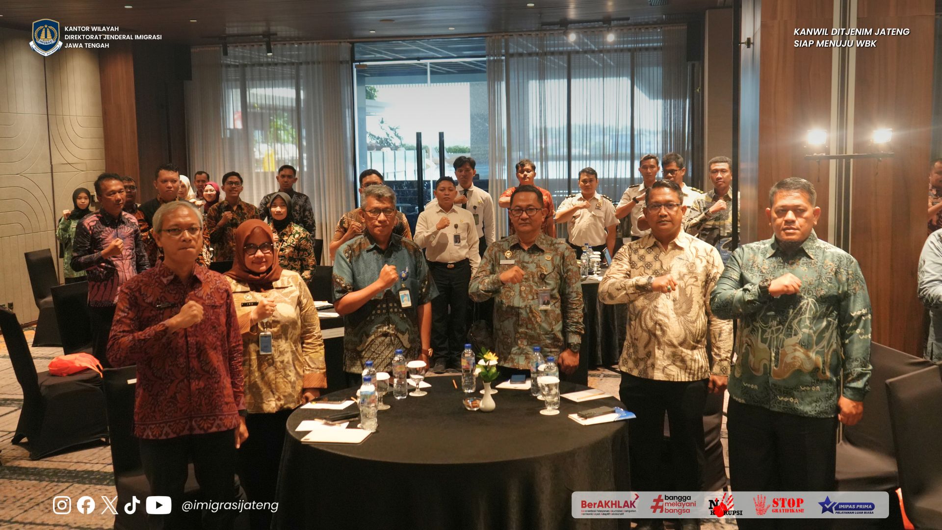 GAMBAR DI WEBSITE Presentation 45