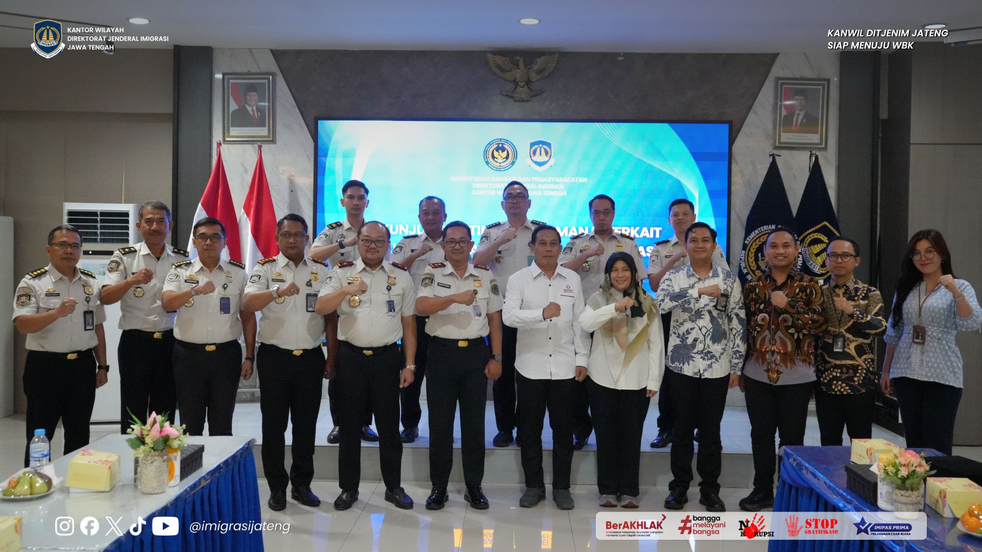 GAMBAR DI WEBSITE Presentation 50