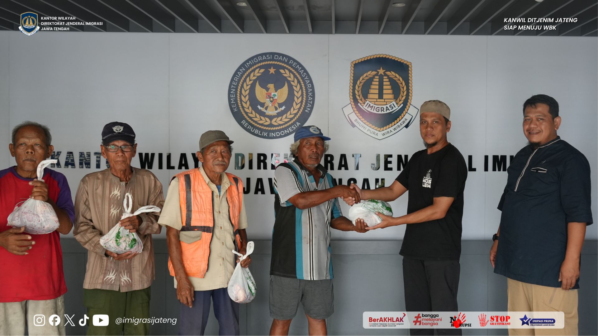 GAMBAR DI WEBSITE Presentation 64