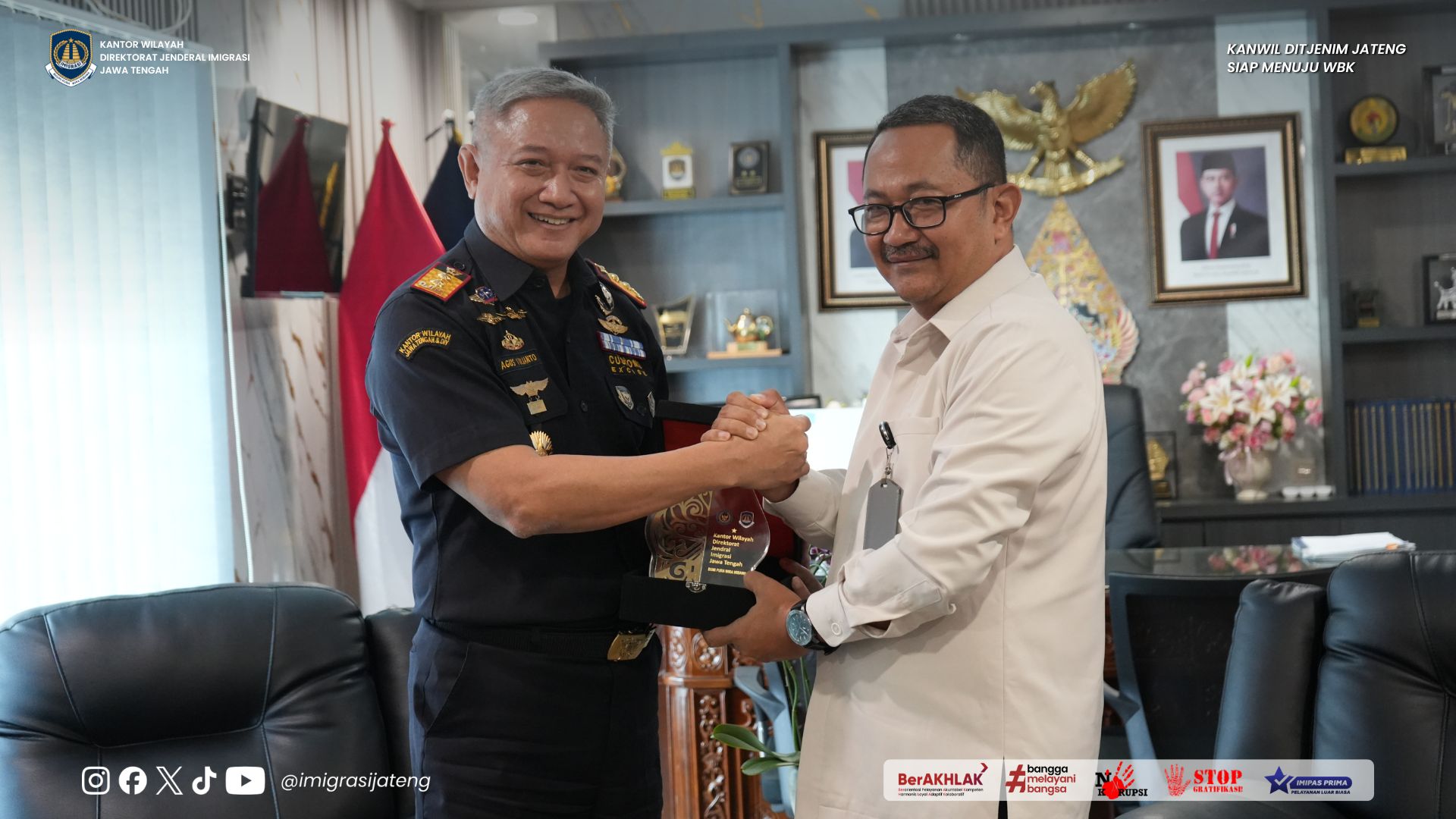 GAMBAR DI WEBSITE Presentation 67